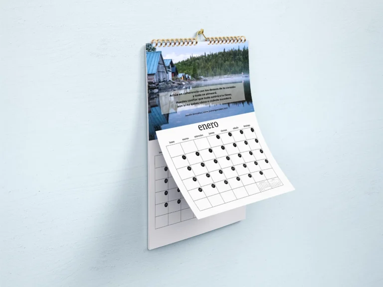 Mockup de muestra del calendario de pared 2026 con frases motivacionales para manifestar tus deseos
